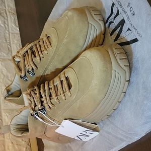 NWT ZARA 100% LEATHER SNEAKERS